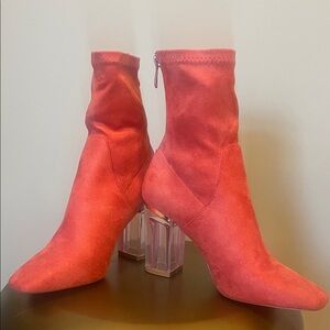 Elegant suede Ankle Boots in coral color with clear heels like new